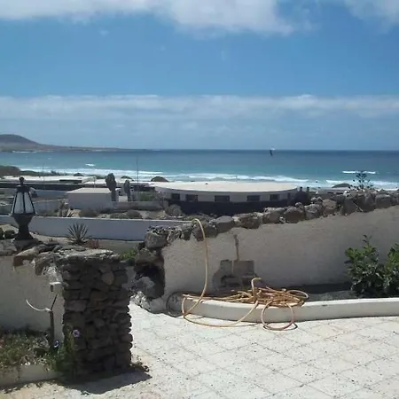Sleeps 4 Wifi * Famara
