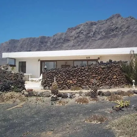 Sleeps 4 Wifi Apartment *