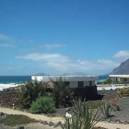Sleeps 4 Wifi Apartment Famara