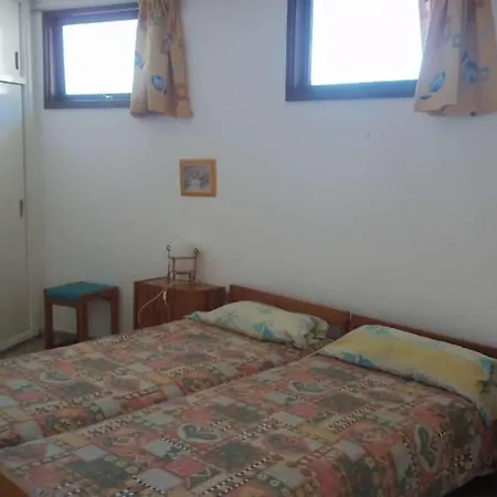 Sleeps 4 Wifi شقة